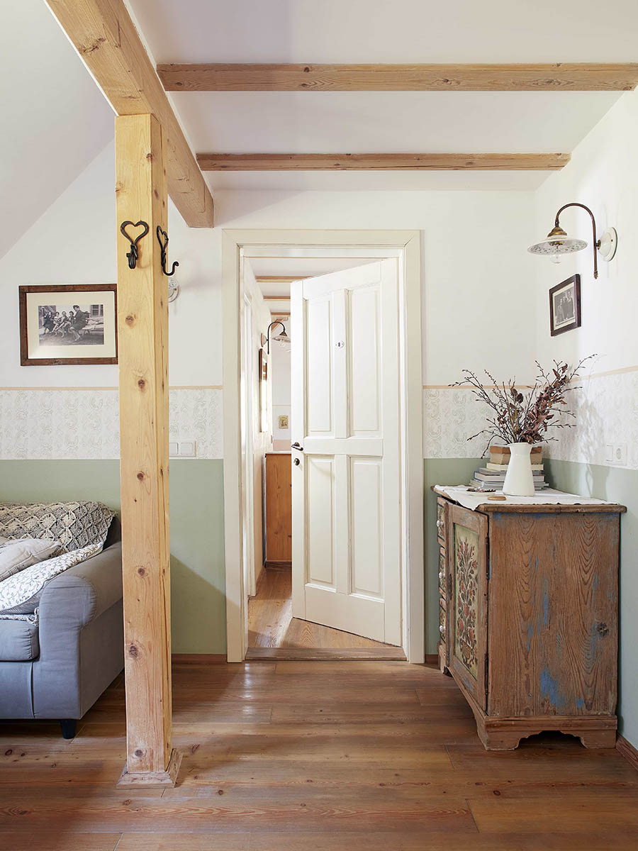 Classic wooden interior door Seko 4F spruce, white, used look