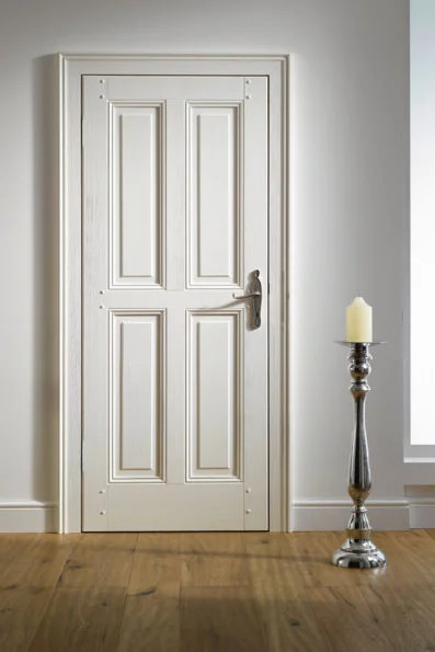 Weisse Füllungstüren Anno 1800